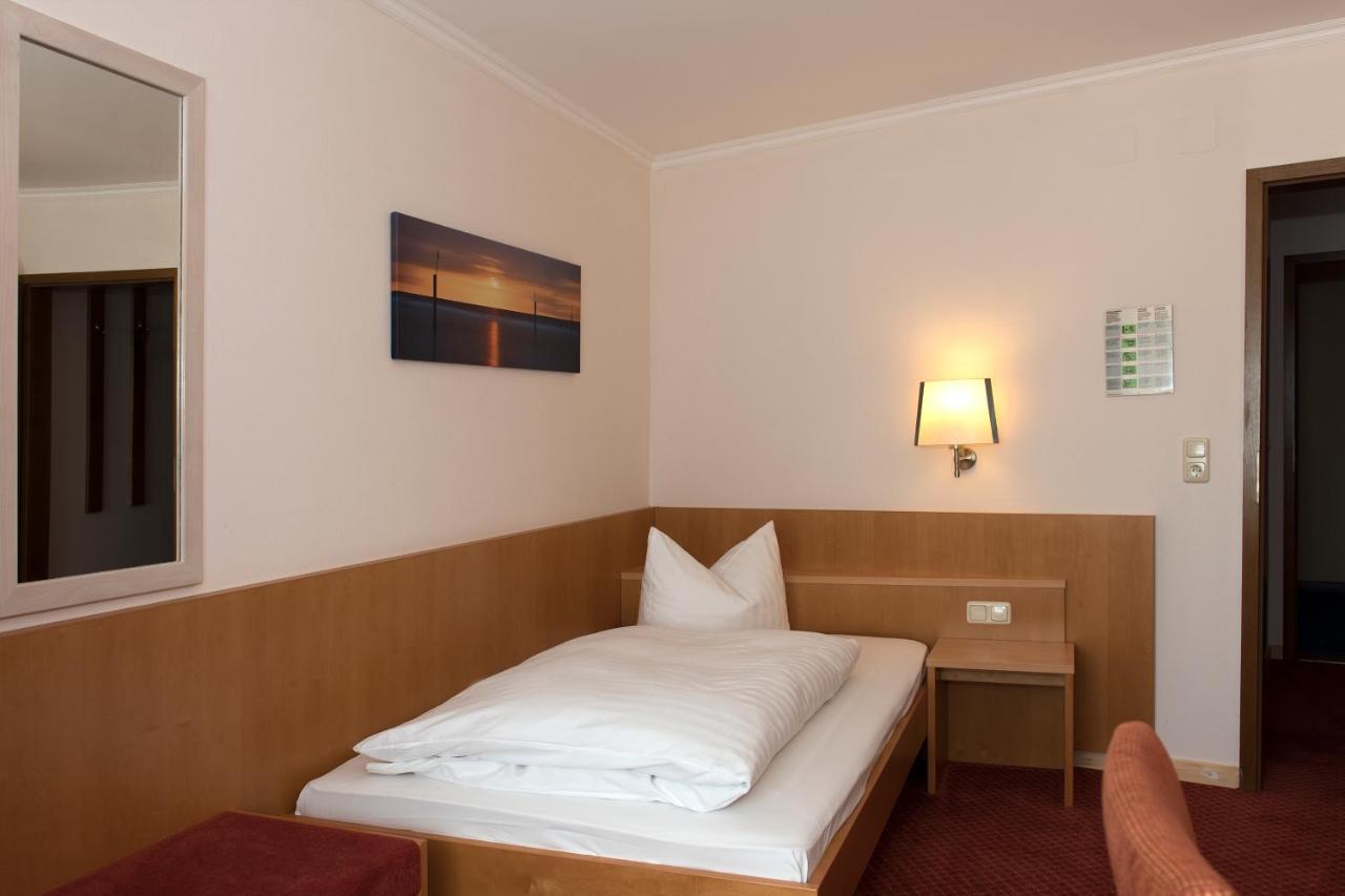 Hotel Restaurant Zum Schiffchen Maintal Exteriör bild